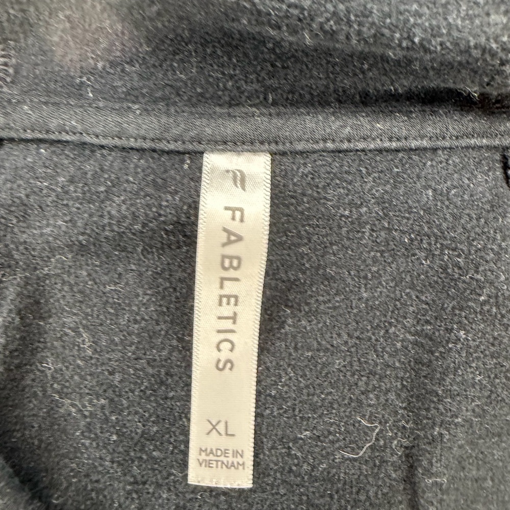 Fabletics Sydney Twist Front Hoodie Black Size XL Cropped Pullover LS1932925 - Picture 4 of 10